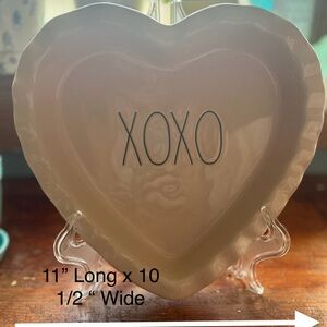 Heart-Shaped XOXO Plate